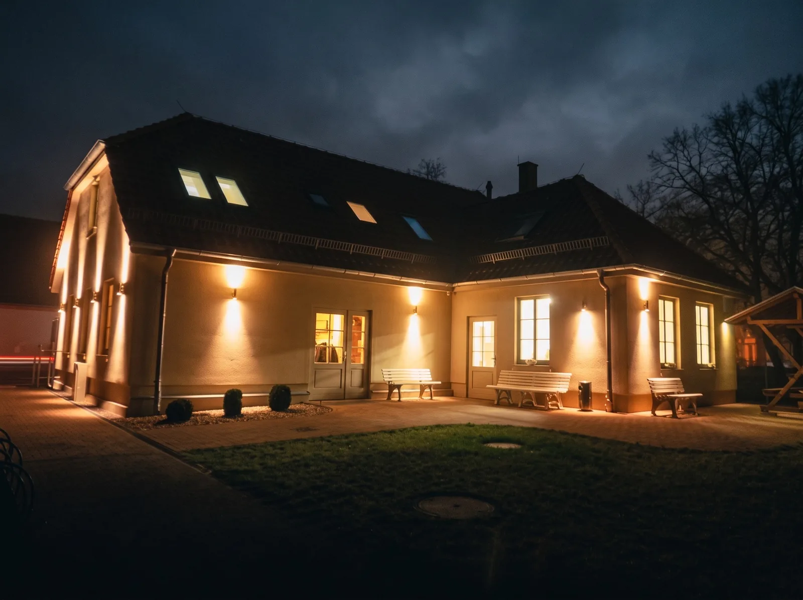 Am Abend beleuchtetes Bürgerhaus Alte Schäferei